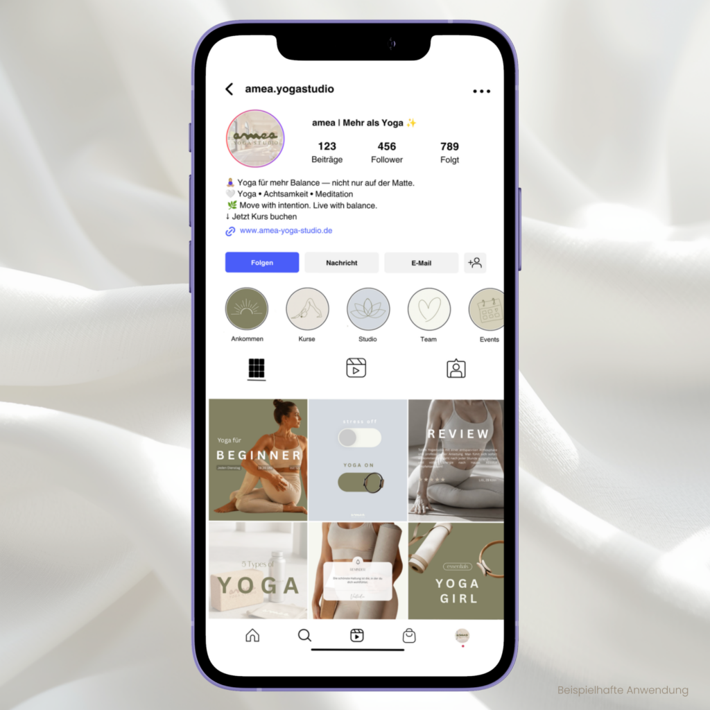 Mockup eines Instagram-Profils für ein Yogastudio auf einem Smartphone mit modernem, minimalistischem Design.